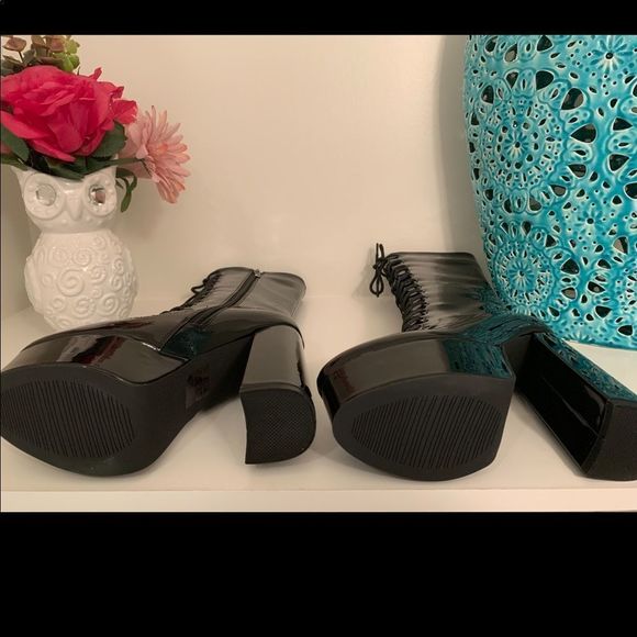 Black Platform Lace-Up Boots brand new never worn unfortunately too small for me - Picture 7 of 16